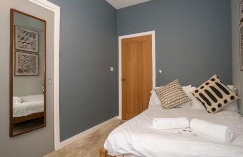 2BD Loft Style Apt - Edinburgh - Free Parking - Pass the Keys - Foto 51