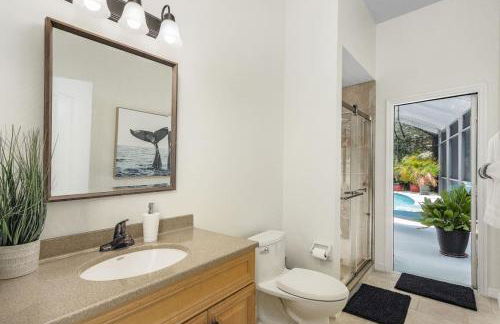 Villa Tropicana Luxury pool home. Gated community - Photo 25