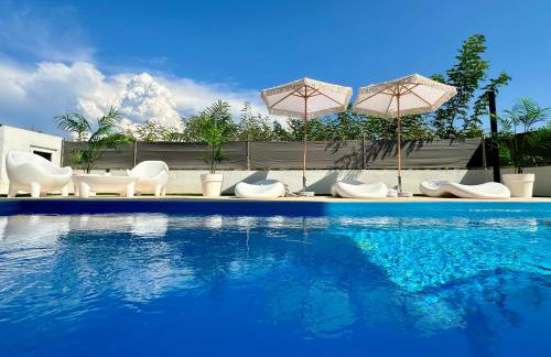 New exclusive apartment Green Horizon with garden, hot tub and private pool near the sea - Foto 7