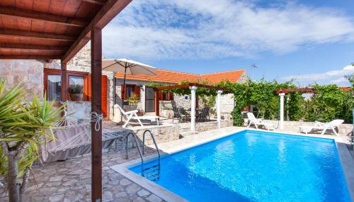 Countryside Family Villa with Private Pool - Photo 4