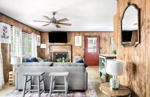 Hot Tub Deck Screened Porch Fire Pit & WiFi - Photo 11