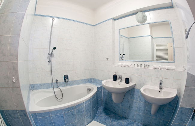 St. Nicholas Church view apartment - Photo 19