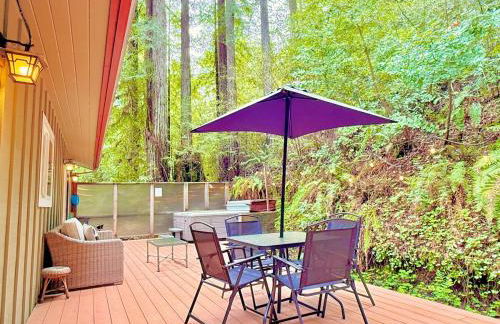 Cozy cabin deep in the redwoods with WiFi and Hot Tub - Foto 21