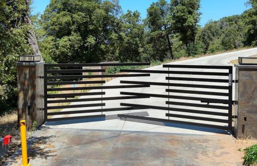 Yosemite Hilltop Gated Villa near Oakhurst, Bass Lake and Mariposa w EVCharger Hottub Grill and Awesome Views! - Foto 3