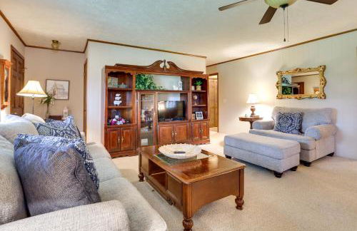 Cozy Georgia Getaway with Deck, Grill and Fire Pit! - Foto 4