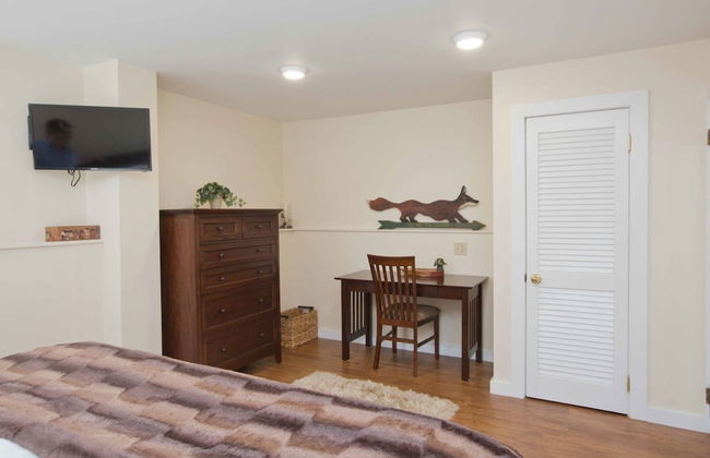 1BR Topnotch Condo - Photo 2