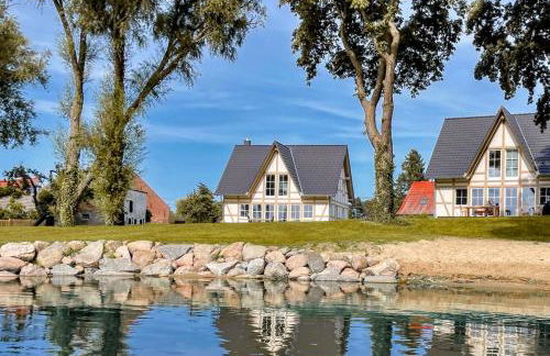 Watermark Usedom - Traumhaus direkt am Wasser mit eigener Badestelle - Haus Woge - Foto 1