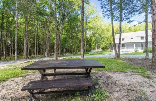 Relax in an upscale, renovated gem - Foto 48