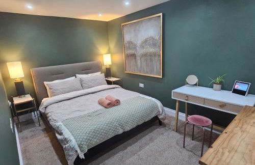 StayZen Apartments - Private Garden & Free Parking Ground Floor Central Woking - Business & Leisure - Photo 1