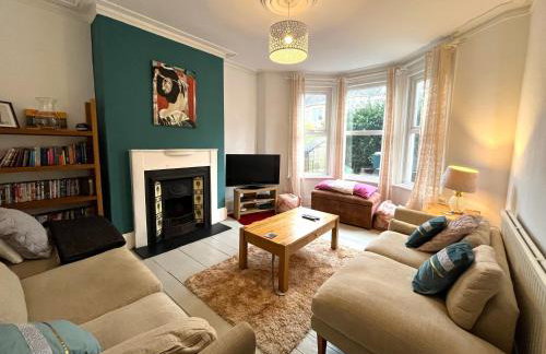 Charming cottage retreat with garden - sleeps 12 - Foto 1