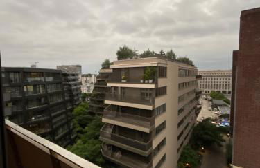 Check Point Charlie Luxury Apartment with Balcony - Photo 5