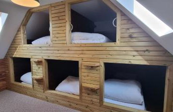 Stylish Lodge in the Peak District sleeps up to 9 - Photo 6