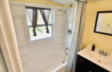 Giggling Creek Cottage - BedJet! King Sized! Gazebo, 45 Acres, Arcades, Nintendo, more - Photo 26