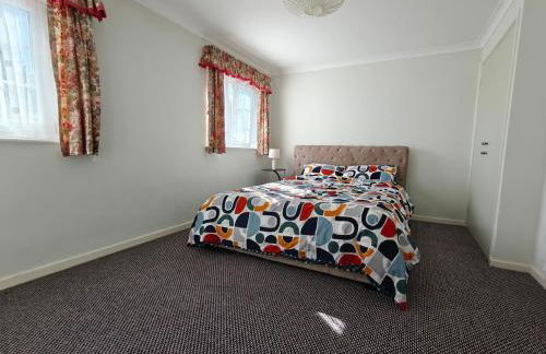 Timeless 2 Bedroom Townhouse Near The City Centre With Drive Parking - Photo 5