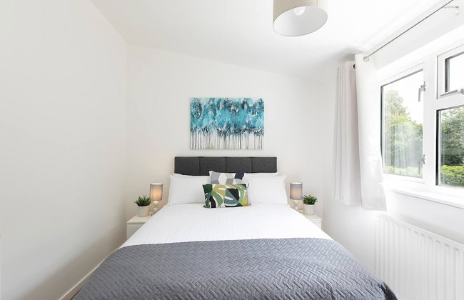 Skyvillion - Lush 2 Bed Hydean Way House & Garden - Foto 5