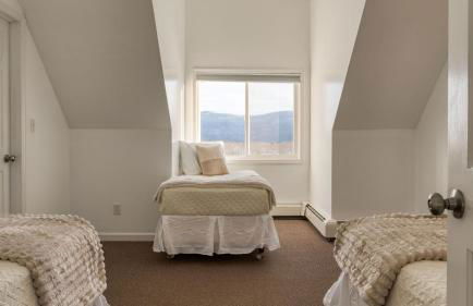 Scenic Catskills Retreat • Pool Hot Tub Game Room Lake Views Mountainview Estate by AvantStay - Foto 50