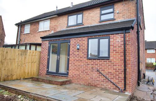 3 Bed Semi - Refurbished High Standard - Off Street Parking - Large Garden - Dog Friendly - Fast Wifi - Foto 9