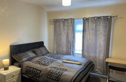 Five Oaks House- Entire 3 Bedroom House for Family & Contractors with up to 5 sleep- NO PARTIES ALLOWED - Foto 6