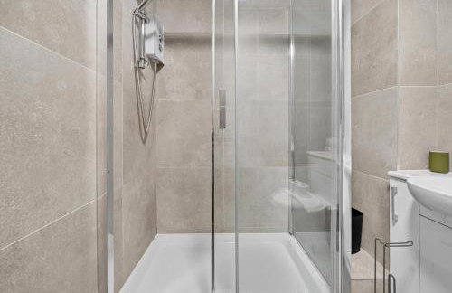 Long Stays Roath Park 2BR Apartment with Parking Central Location - Foto 10