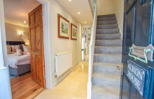 Stunning Cromer beach house with sea views - Photo 24