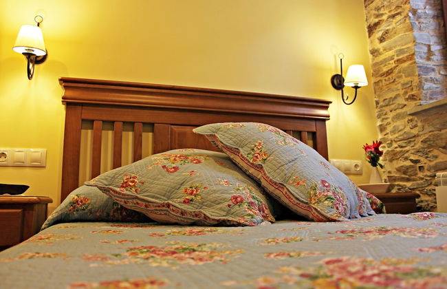 Apartamentos El Llago - Photo 2