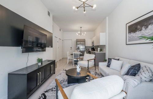 Classy 2BR-2BA Oasis Beach Pool Parking EV Station - Foto 9