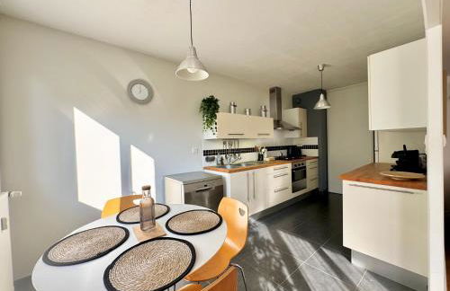 Chez Marc, avec vue verdoyante et parking privé - Photo 5