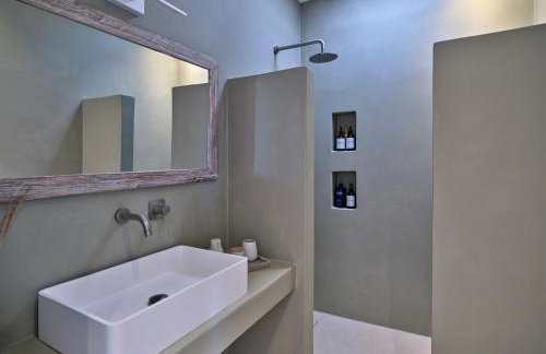 Private Luxury Scarlet beachfront villa, Molos, Paros - Photo 6