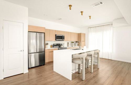 Resort-Style 3BR Ensuites, Slps7, Pool&, Gated, BBQ - Photo 9