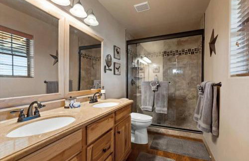 Cabin with Wild Horses, Fireplace, Dog Friendly & StarLink - Foto 46