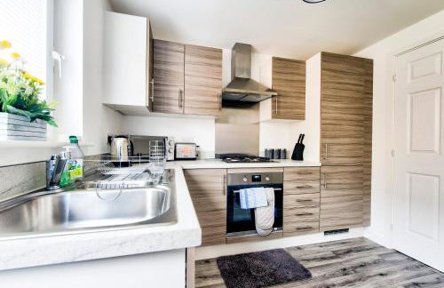 2-Bedroom Holiday Home With Private Garden & Parking - Foto 19