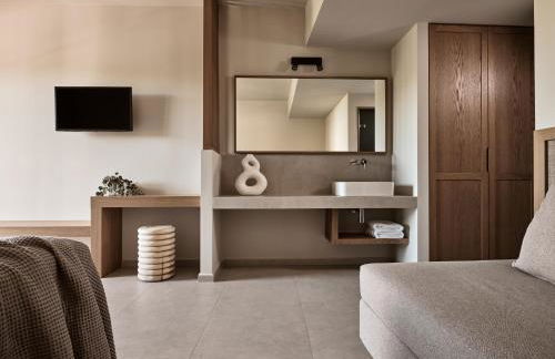 Alamis Hotel & Apartments - Photo 26