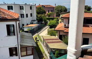 Bulldog Venice Apartment - Photo 5