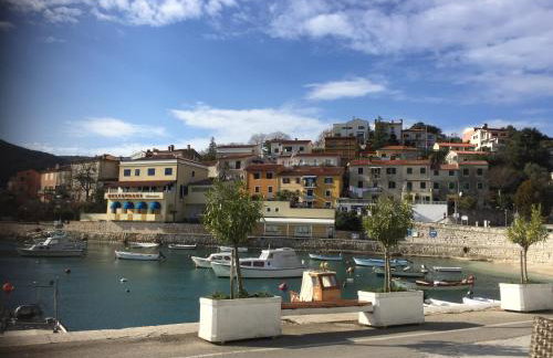 2 Bed House - Sleeps 4 - HotTub - Garden - Parking - Foto 9