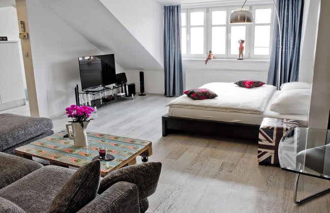 Royal Court Apartments - Photo 3