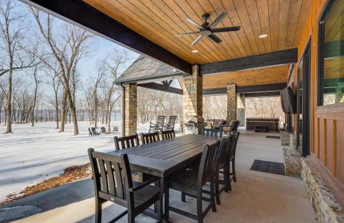 Game Room and Hot Tub! Lakefront Monkey Island Haven - Foto 37