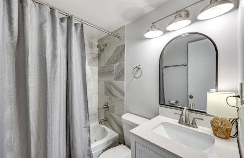 New Blaine Getaway - Walk to Lake Dardanelle! - Foto 18