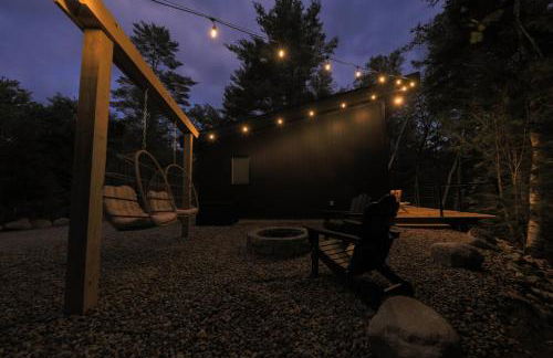 Cozy Luxury Cabin w Hot Tub, Fire Pit, King Bed - Foto 10