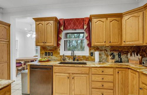 LakeFront | HotTub | Dock | 4BD4.5BA | FreeParking - Foto 5