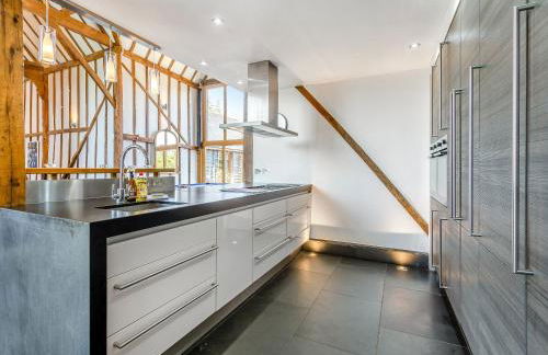 Liston Hall Barn - Photo 9