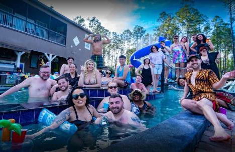 Lakefront Mansion on 10 Acres - Sleeps 15-45 - Foto 44