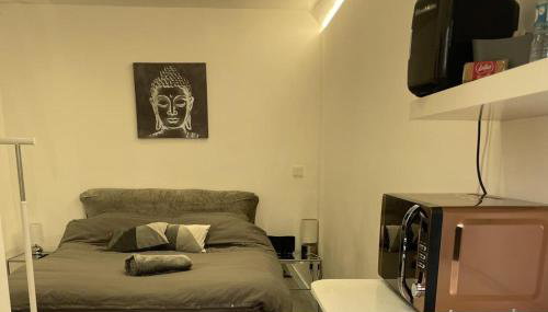 1 Bed Studio - Sleeps 2 - Smoking - Parking - Wifi - Foto 3