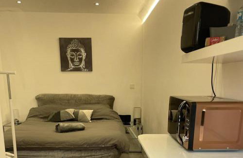 1 Bed Studio - Sleeps 2 - Smoking - Parking - Wifi - Foto 3