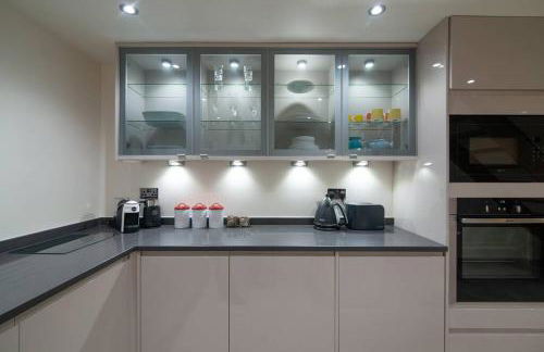 Luxury Coach house next to woodland in Knutsford - Photo 10