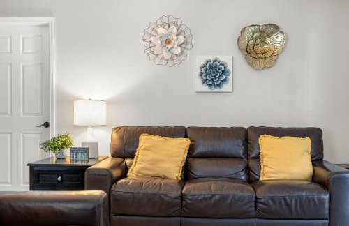 4BR w Heated Pool near Disney & Lake - Sleeps 10 - Foto 19