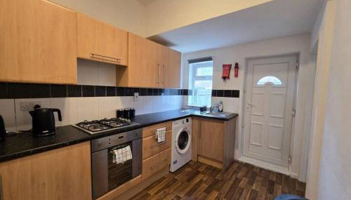 Comfortable 2BR Flat Great Location - Photo 4, stove, heating