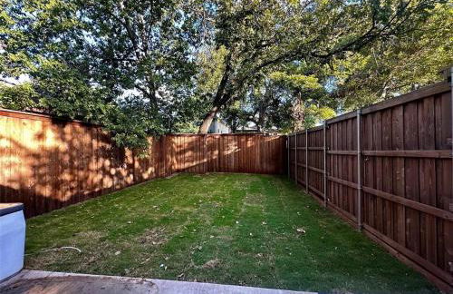 Spacious 4BR Home, 2 min to Market Center DART, Near Uptown, Medical District, Oak Lawn - Foto 3