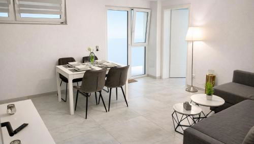 STN Business Suite - Ferienwohnung mit Parkplatz & Balkon, Terrasse & Fußbodenheizung, Netflix Premium, Zentral zu Audi & Schwarz Gruppe - Foto 3