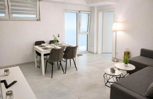 STN Business Suite - Ferienwohnung mit Parkplatz & Balkon, Terrasse & Fußbodenheizung, Netflix Premium, Zentral zu Audi & Schwarz Gruppe - Foto 3