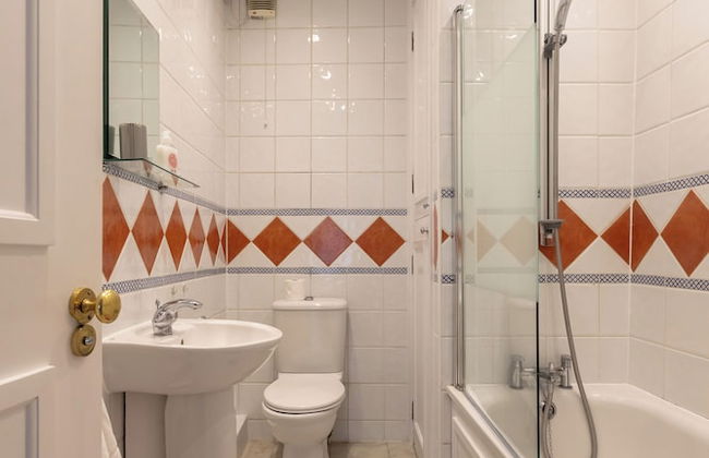 Endell Street - Photo 15